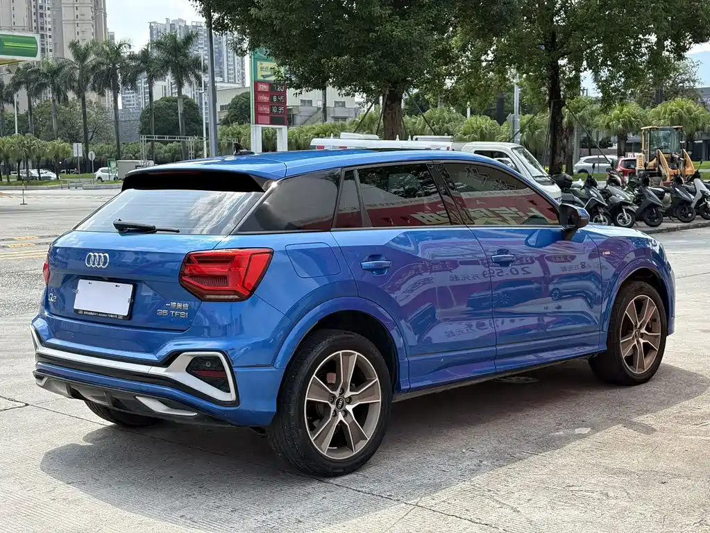 Audi Q2L 2022 — фото 10