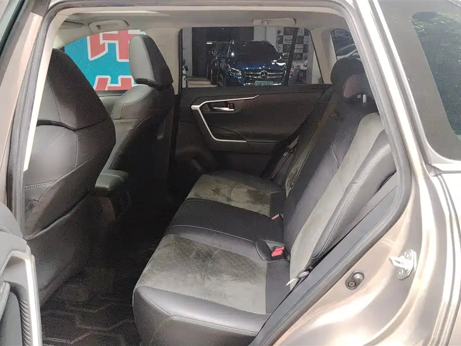 Toyota RAV4 2022 — фото 10