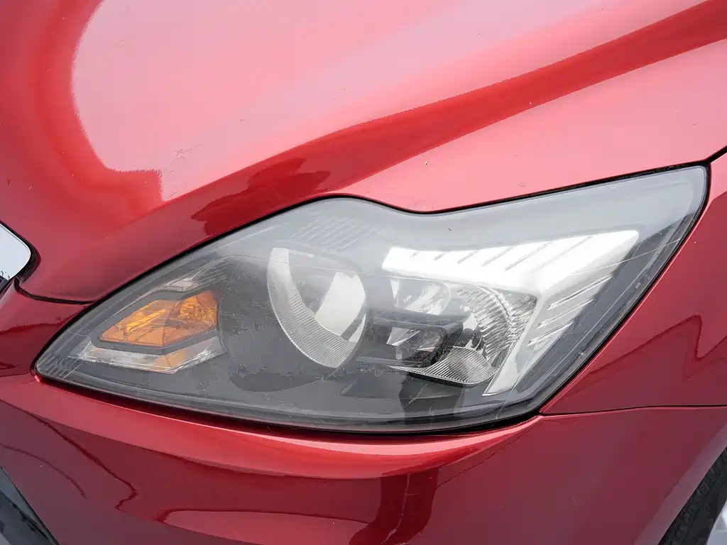 Ford Focus 2011 — фото 10