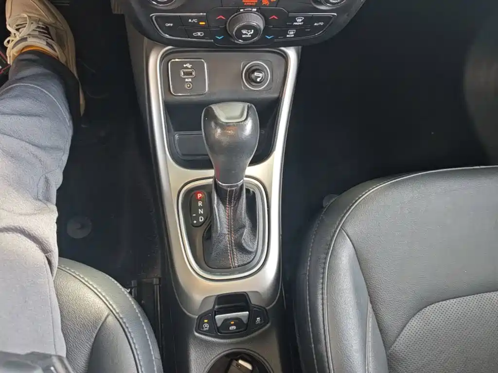 Jeep Compass 2017 — фото 14