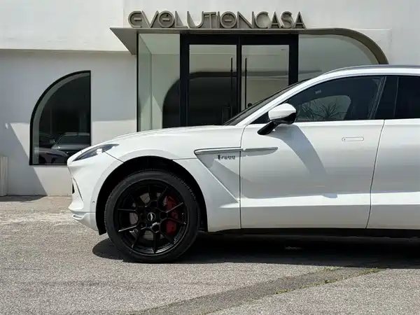Aston Martin DBX 2021