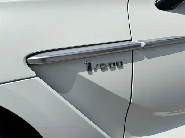 Aston Martin DBX 2021