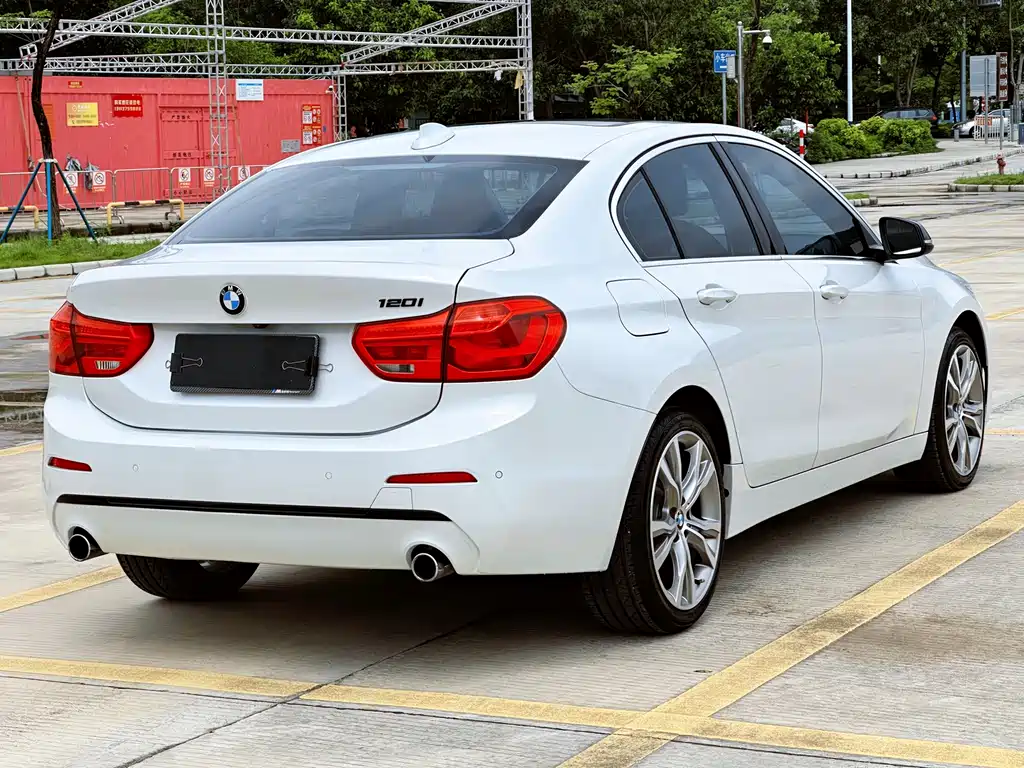 BMW 1 Series 2019 — фото 39