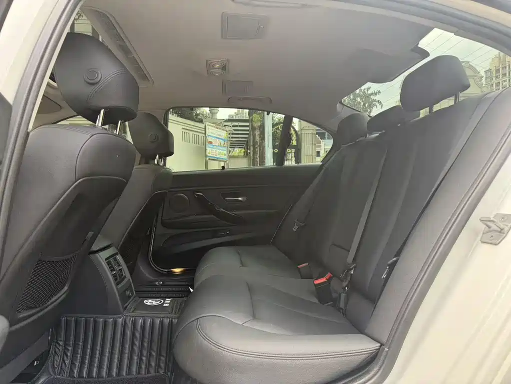BMW 3 Series 2017 — фото 10