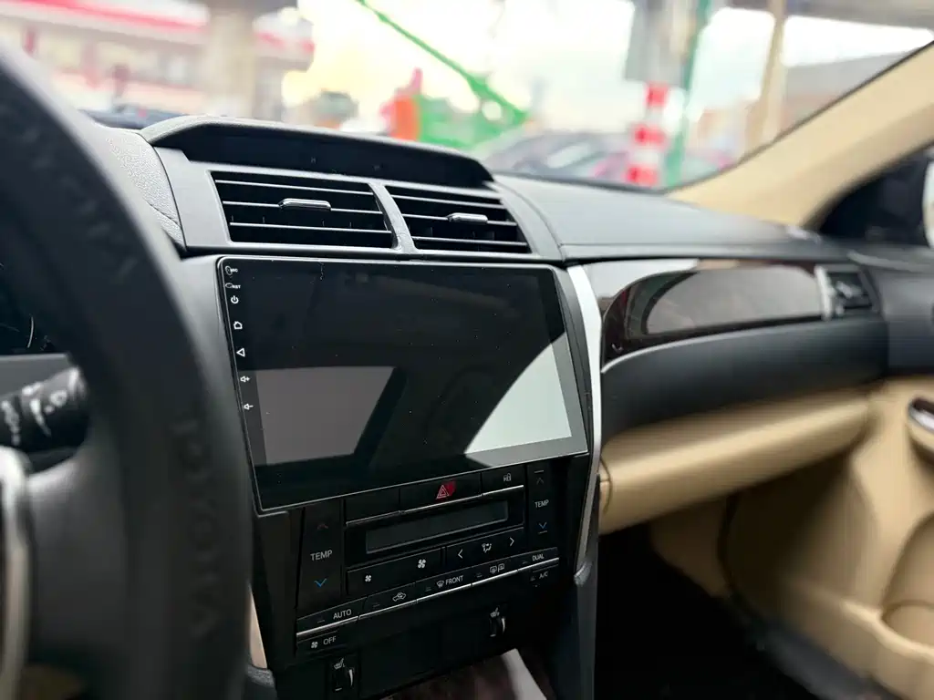 Toyota Camry 2016 — фото 10