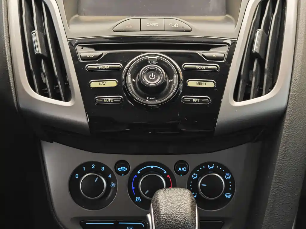 Ford Focus 2015 — фото 16