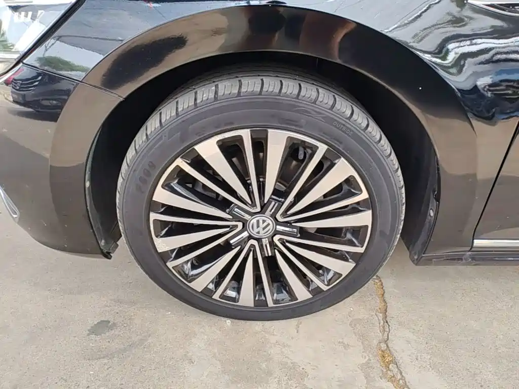 Volkswagen Passat 2019 — фото 23