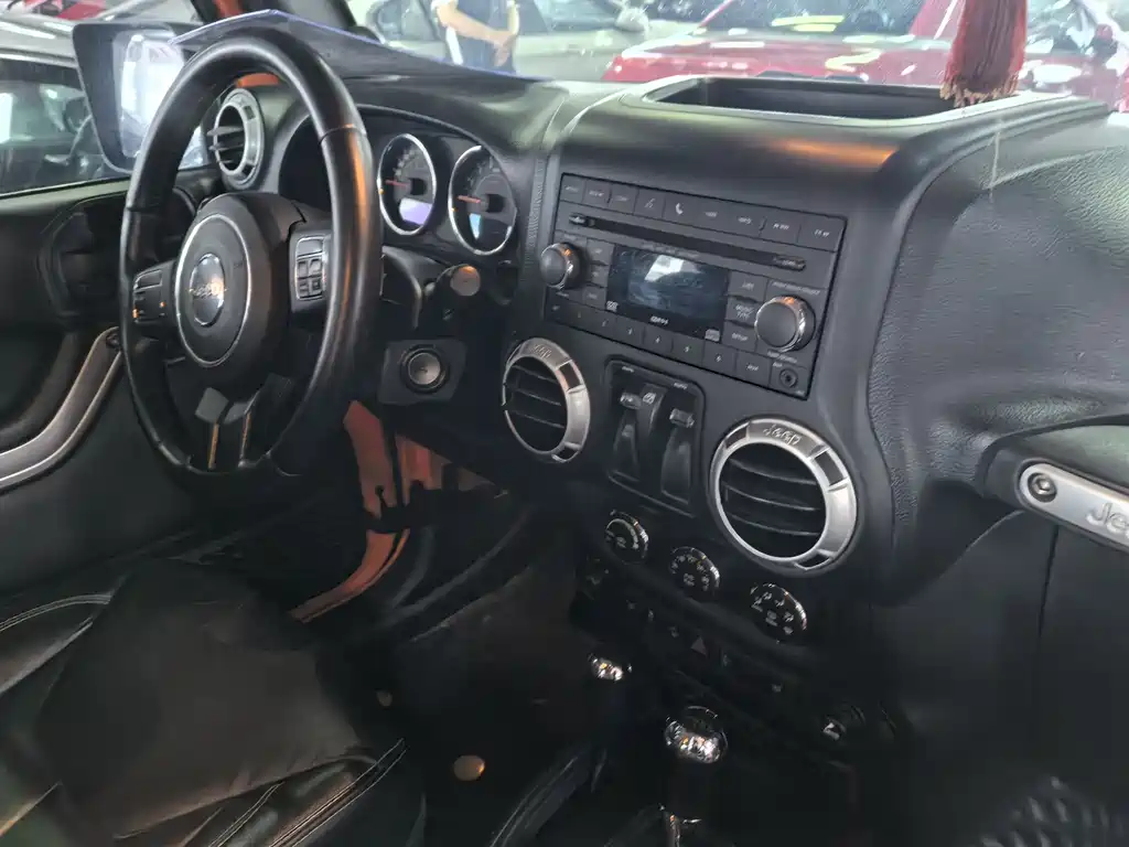 Jeep Wrangler 2013 — фото 8