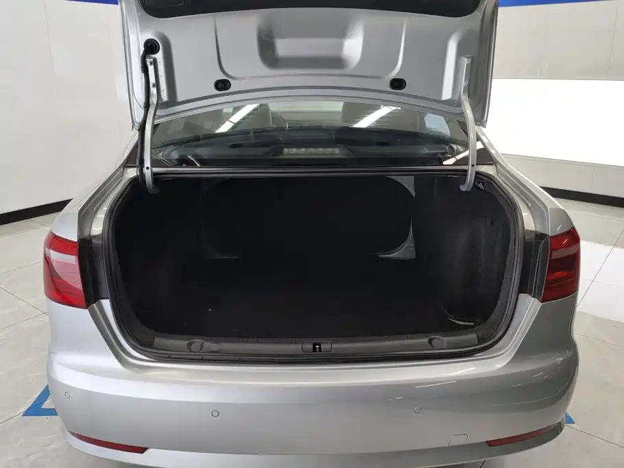 Volkswagen Lavida 2013