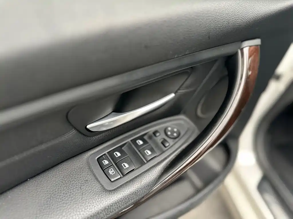 BMW 3 Series 2015 — фото 11