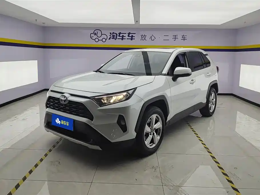 Toyota RAV4 2022 — фото 1