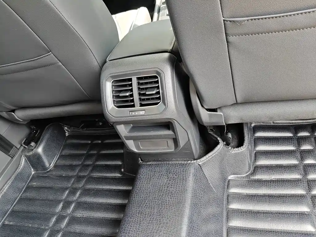 Volkswagen Tiguan L 2025 — фото 12