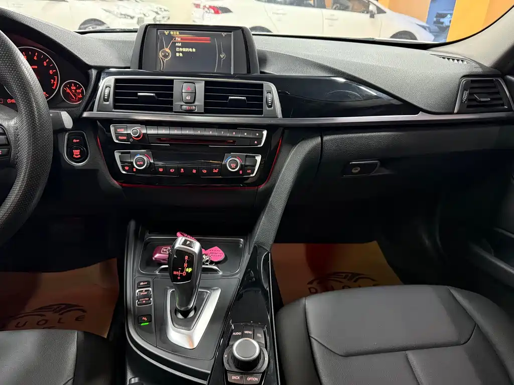 BMW 3 Series 2017 — фото 11