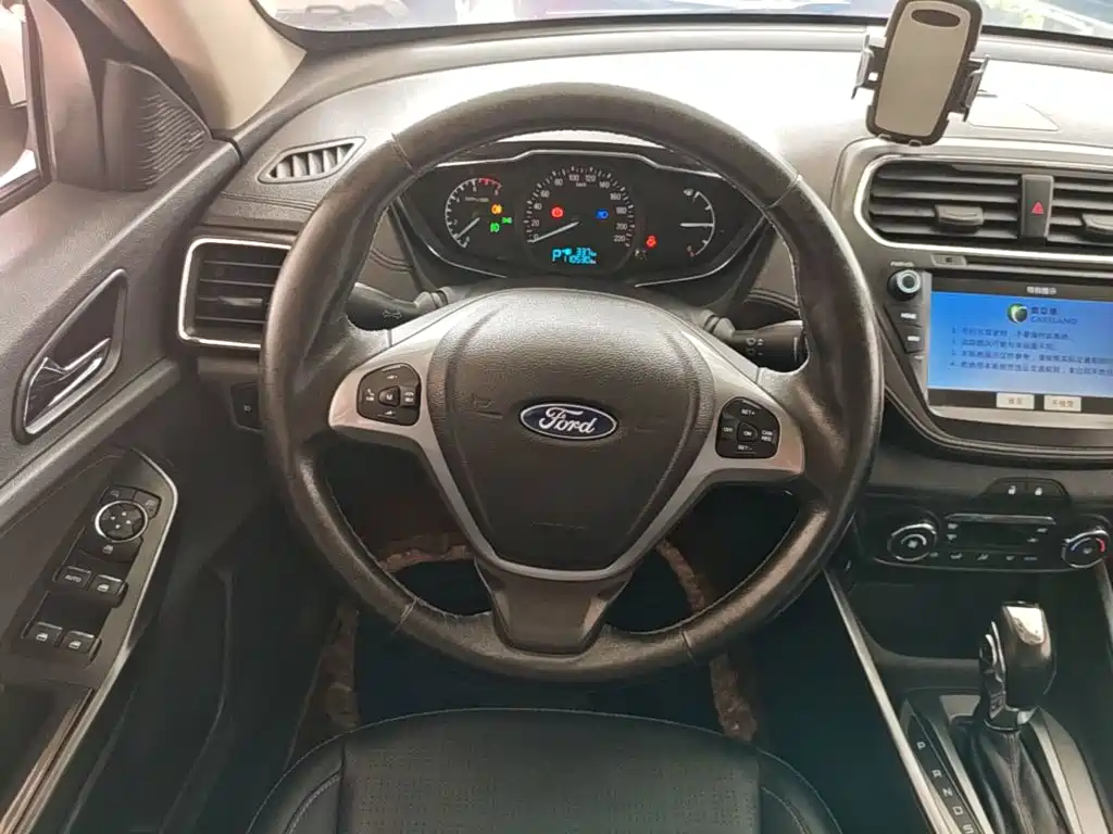Ford Escort 2018 — фото 11