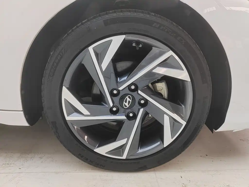Hyundai Elantra 2023 — фото 24