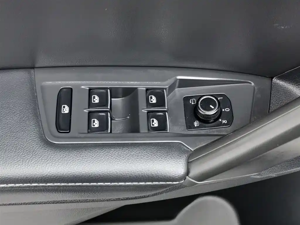 Volkswagen Tiguan L PHEV 2020 — фото 9