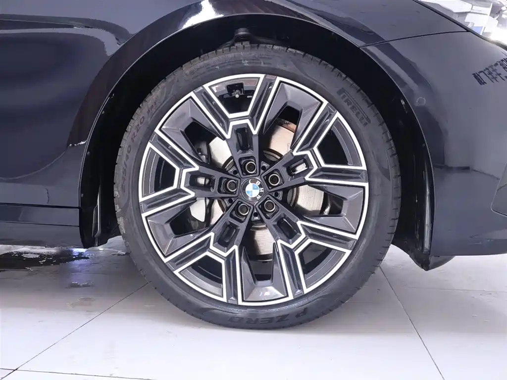 BMW 5 Series 2025