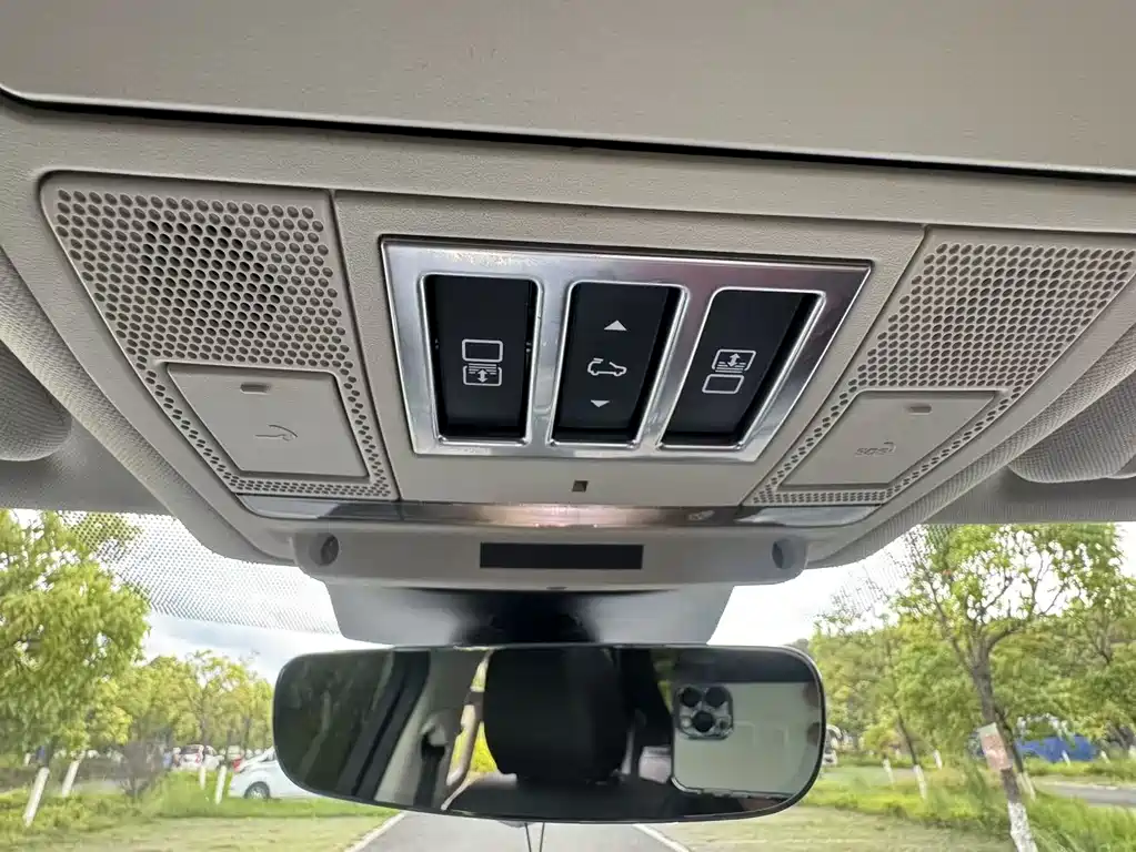 Land Rover Discovery 2020 — фото 13