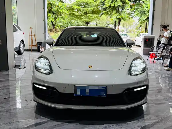 Porsche Panamera 2021