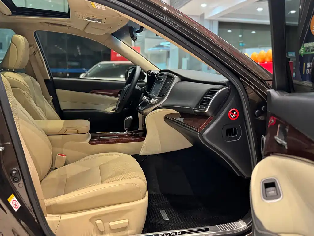 Toyota Crown 2017 — фото 17