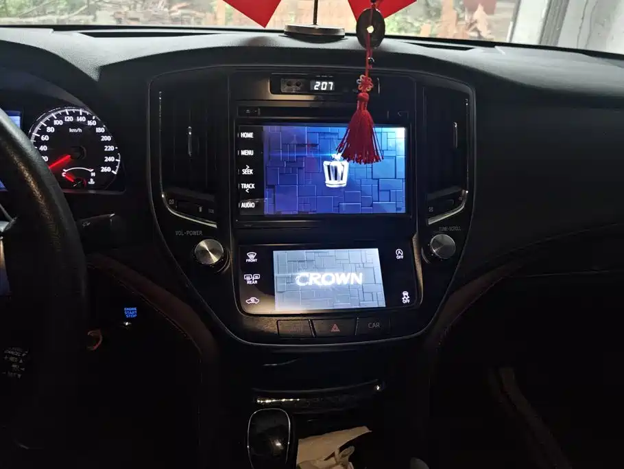 Toyota Crown 2018 — фото 13