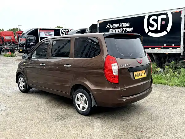 Wuling Hongguang 2018