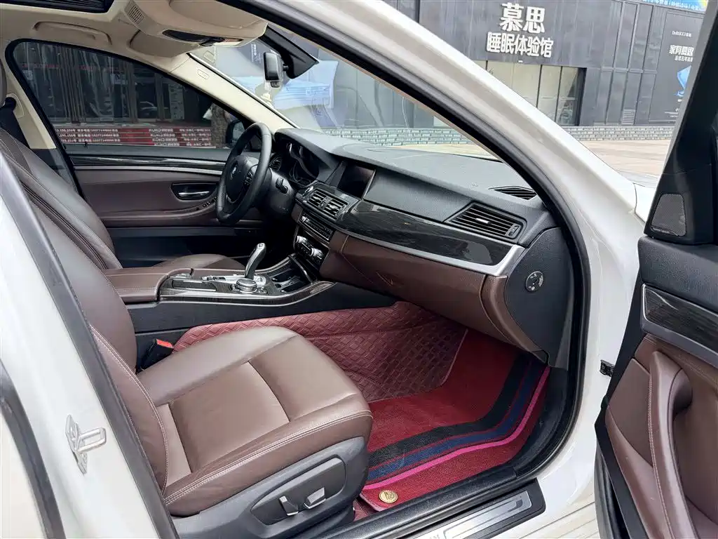 BMW 5 Series 2017 — фото 10
