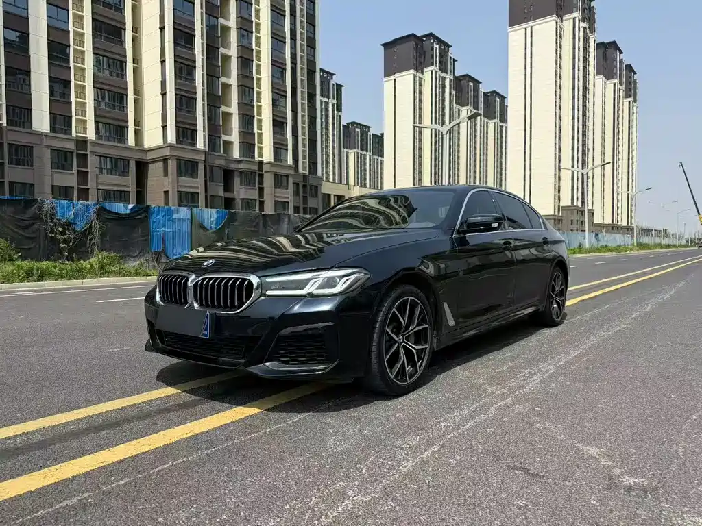 BMW 5 Series 2022 — фото 1