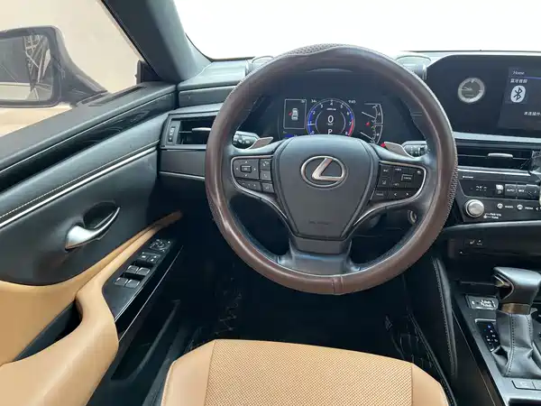 Lexus ES 2021