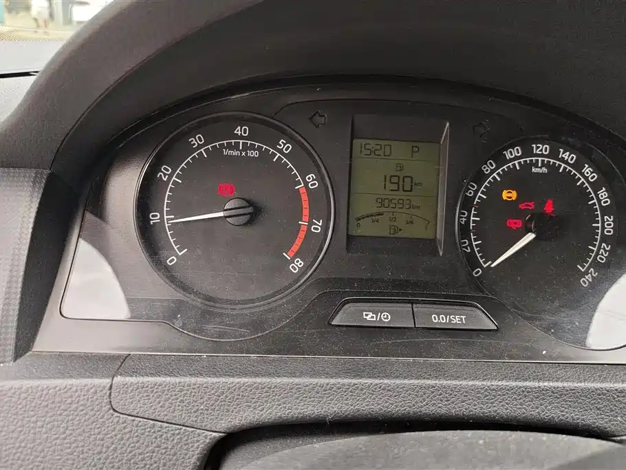 Skoda Rapid 2015 — фото 14