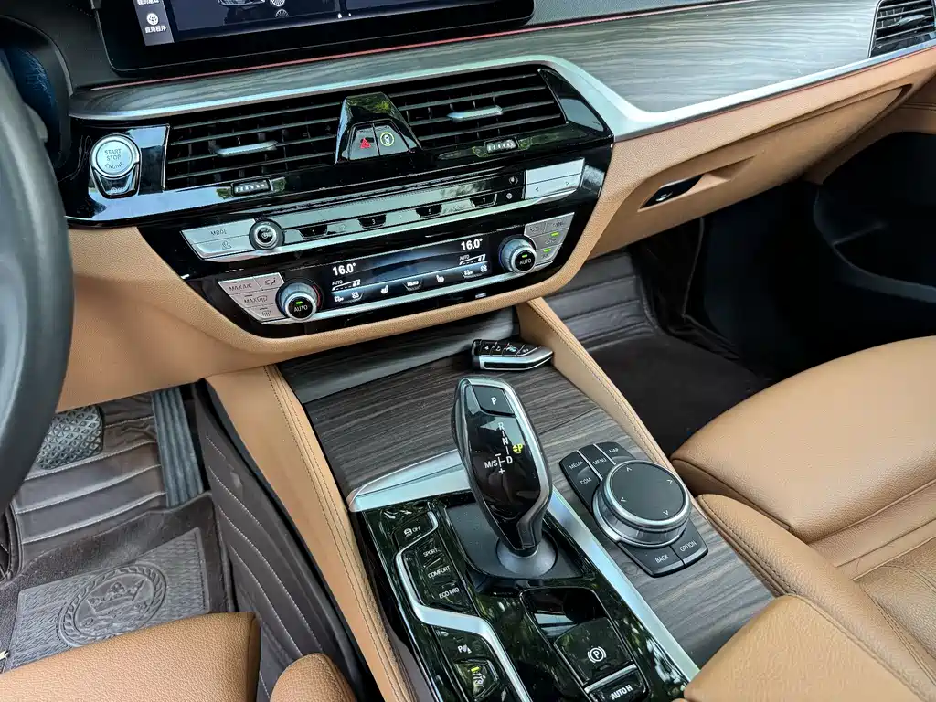 BMW 6 Series GT 2024 — фото 10