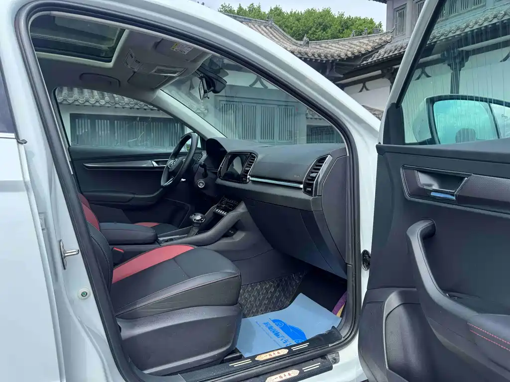 Skoda Karoq 2023 — фото 10