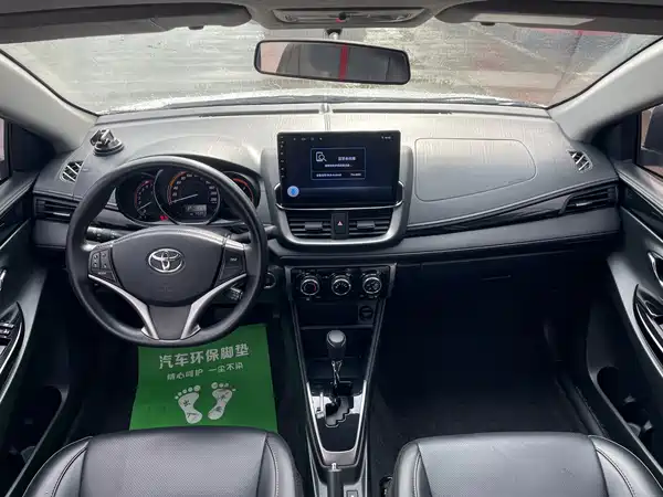 Toyota Yaris L 2022
