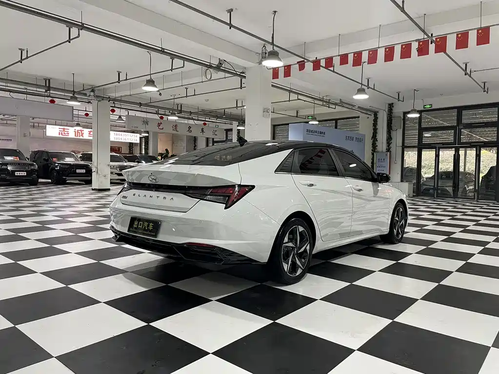 Hyundai Elantra 2022