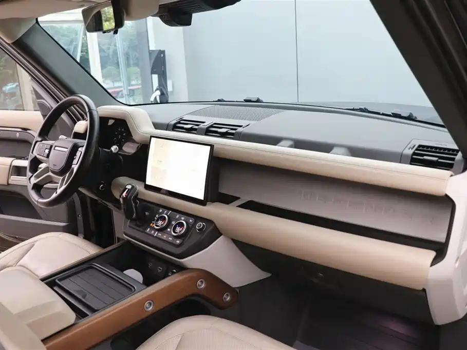 Land Rover Defender 2022 — фото 18