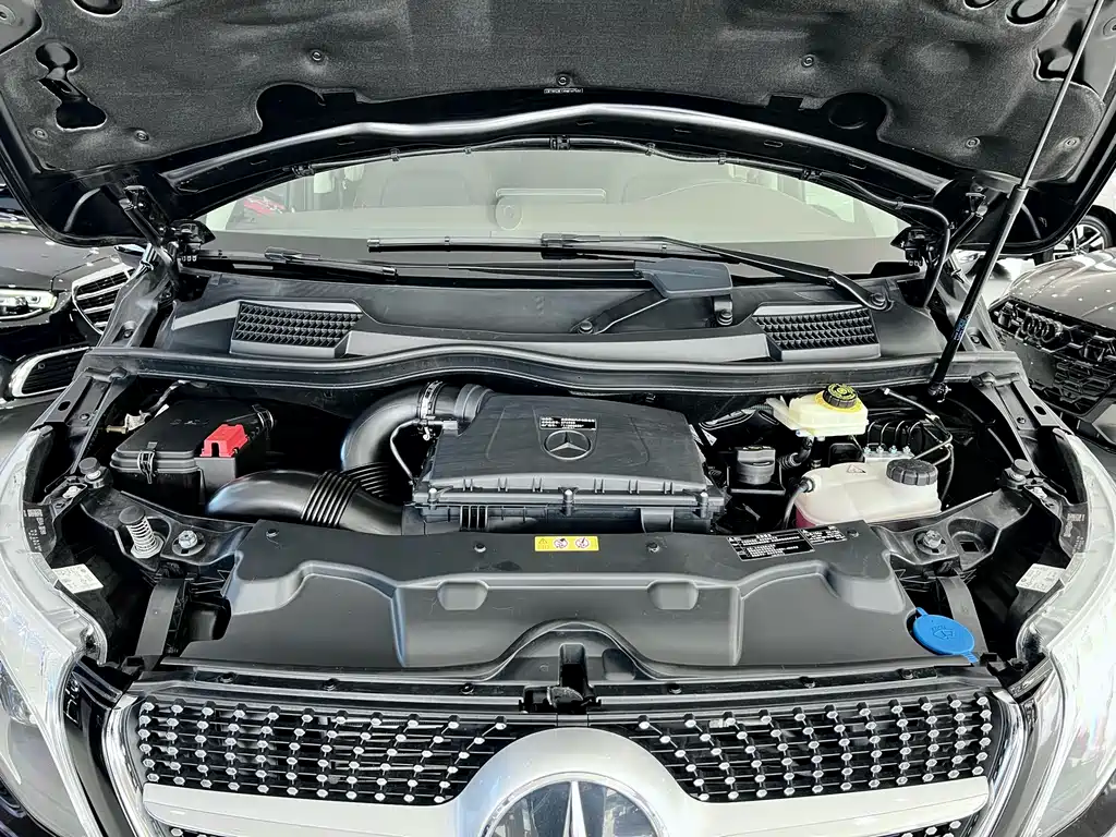 Mercedes-Benz V-Class 2022 — фото 26