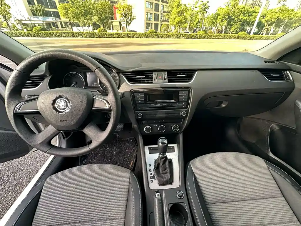 Skoda Octavia 2016 — фото 8