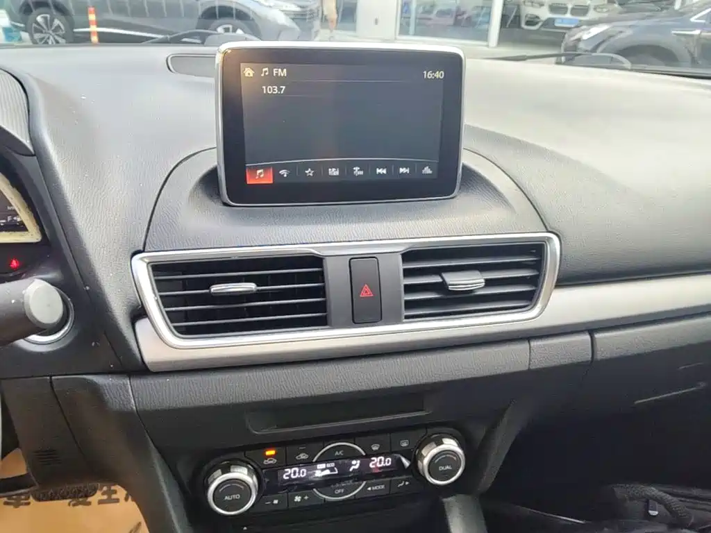 Mazda 3 Axela 2015 — фото 13