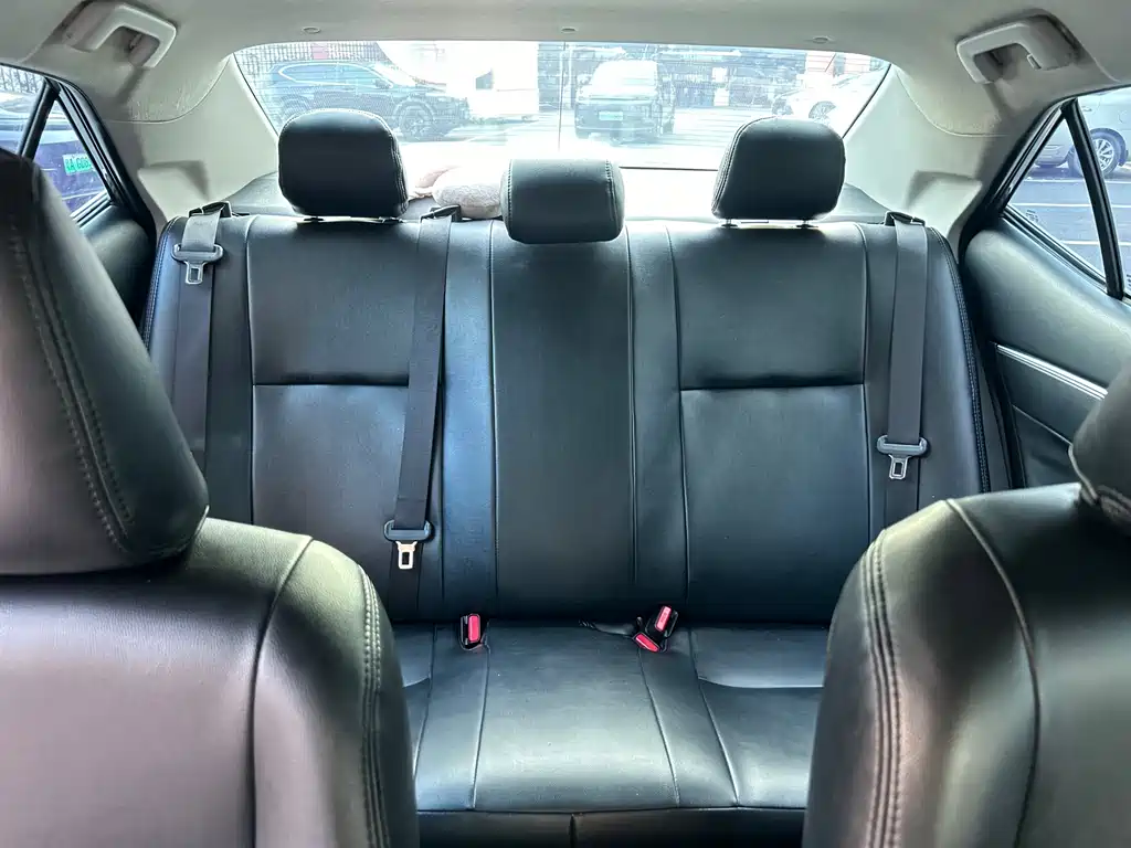 Toyota Corolla 2018 — фото 36