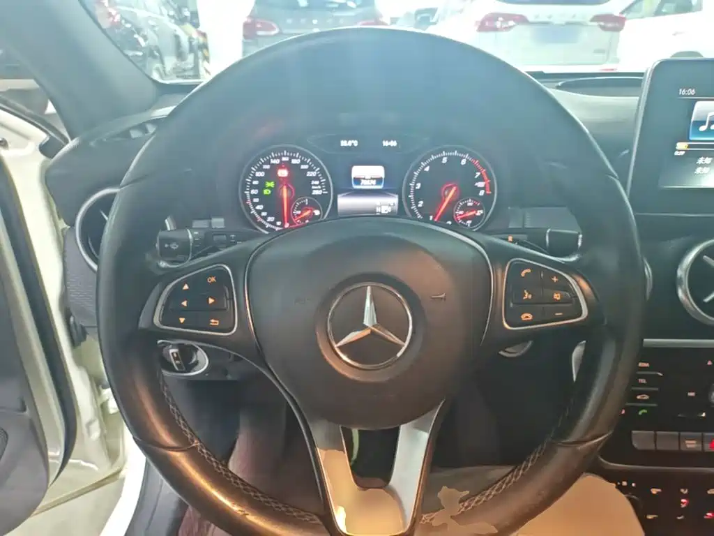 Mercedes-Benz A-Class 2016 — фото 11