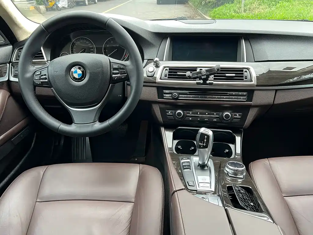 BMW 5 Series 2013 — фото 15