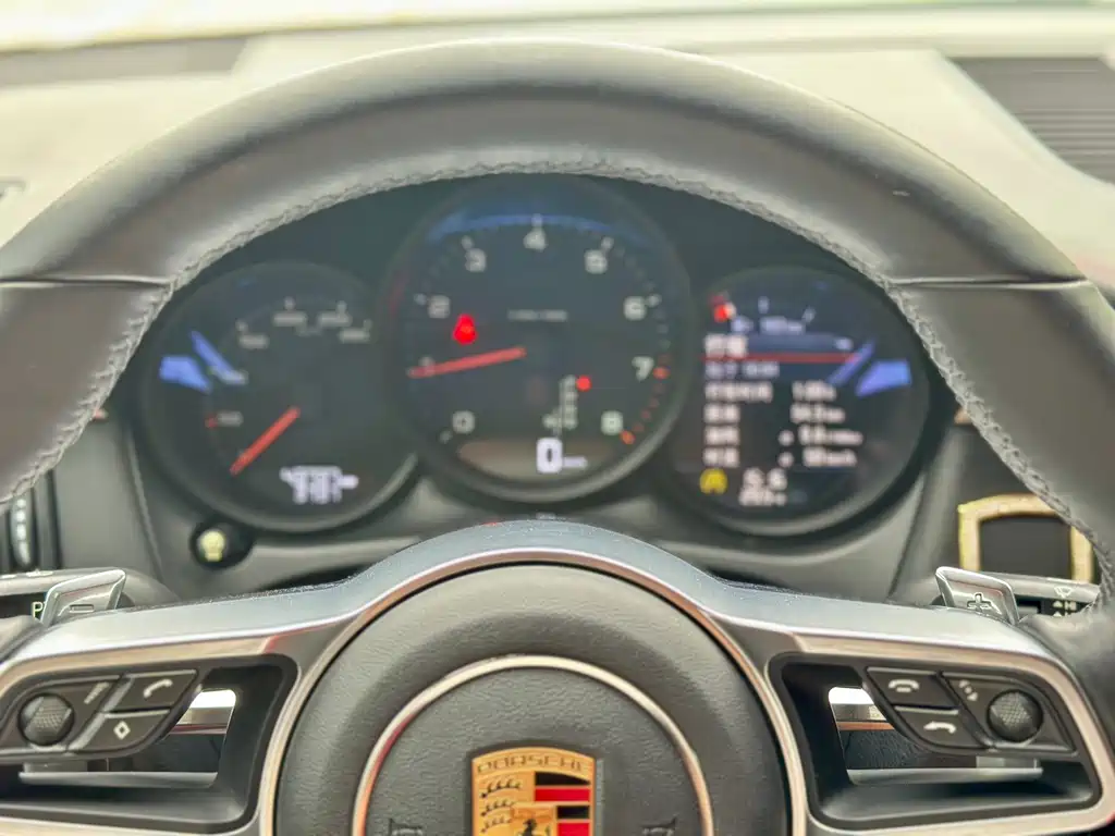 Porsche Macan 2019 — фото 23