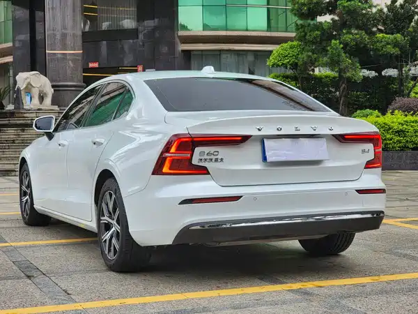 Volvo S60 2023