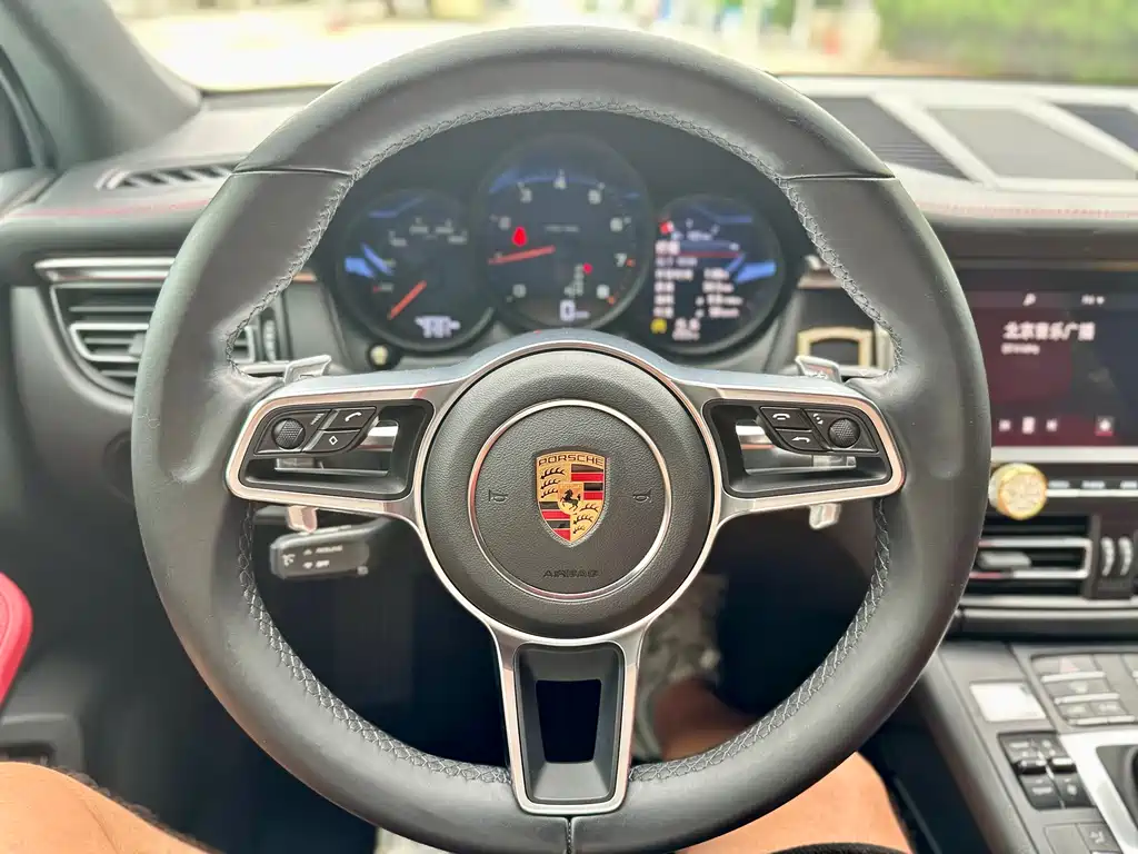 Porsche Macan 2019 — фото 24