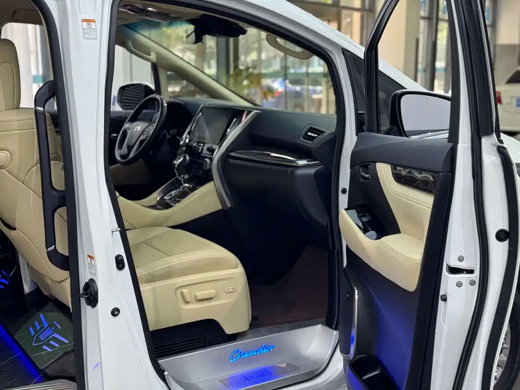 Toyota Alphard 2022 — фото 5