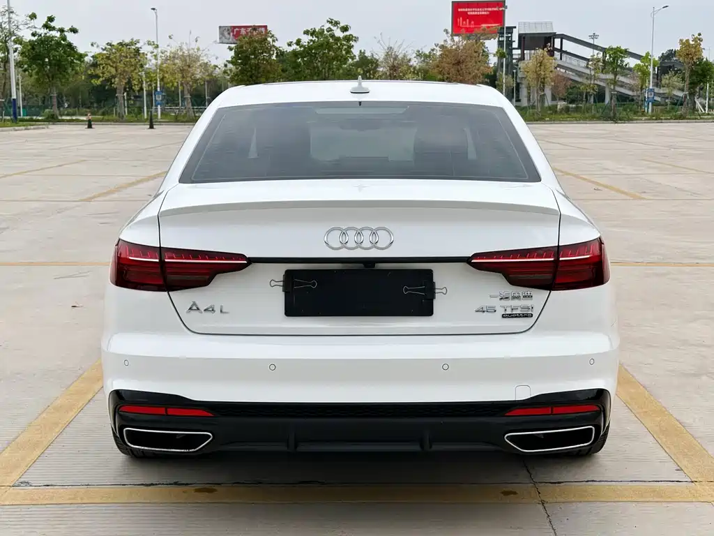 Audi A4L 2022 — фото 10