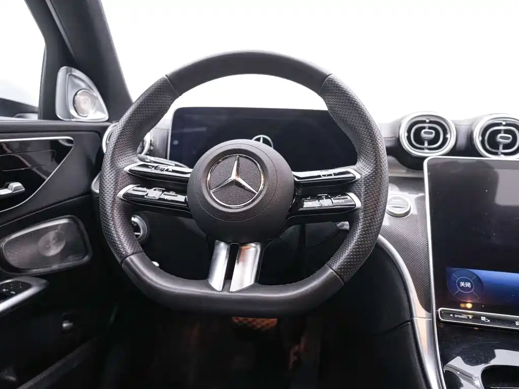Mercedes-Benz C-Class 2023 — фото 17