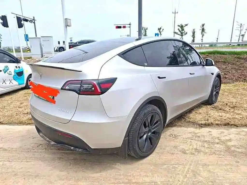 Tesla Model Y 2024 — фото 7