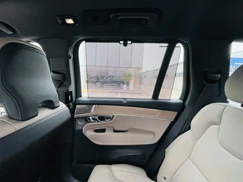 Volvo XC90 Plug-In Hybrid 2025 — фото 13