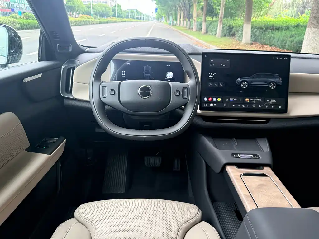 Volvo XC70 PHEV 2025 — фото 10